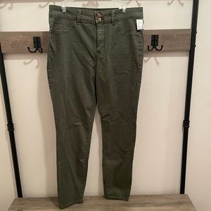 NEW WITH TAGS Maurices high waisted straight legged “jeggings”